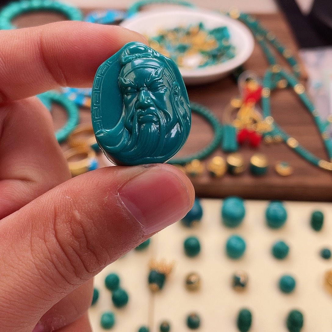 绿松石颈饰未镶嵌