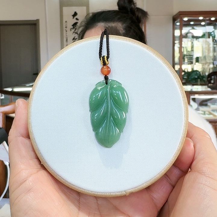 密玉（石英质玉）颈饰合金