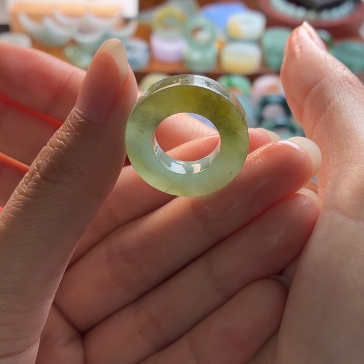 定制翡翠未镶嵌戒指