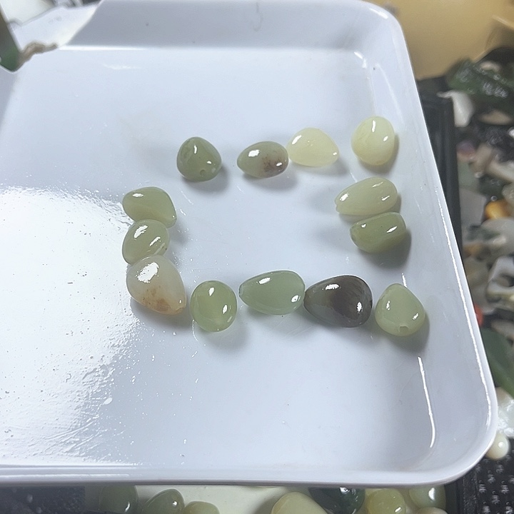 和田玉（糖玉）和田玉边角料9K金镶嵌河**草