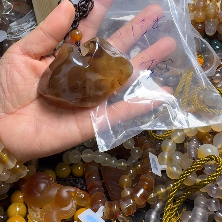 阿***布玛瑙/玉髓未镶嵌颈饰0013……350