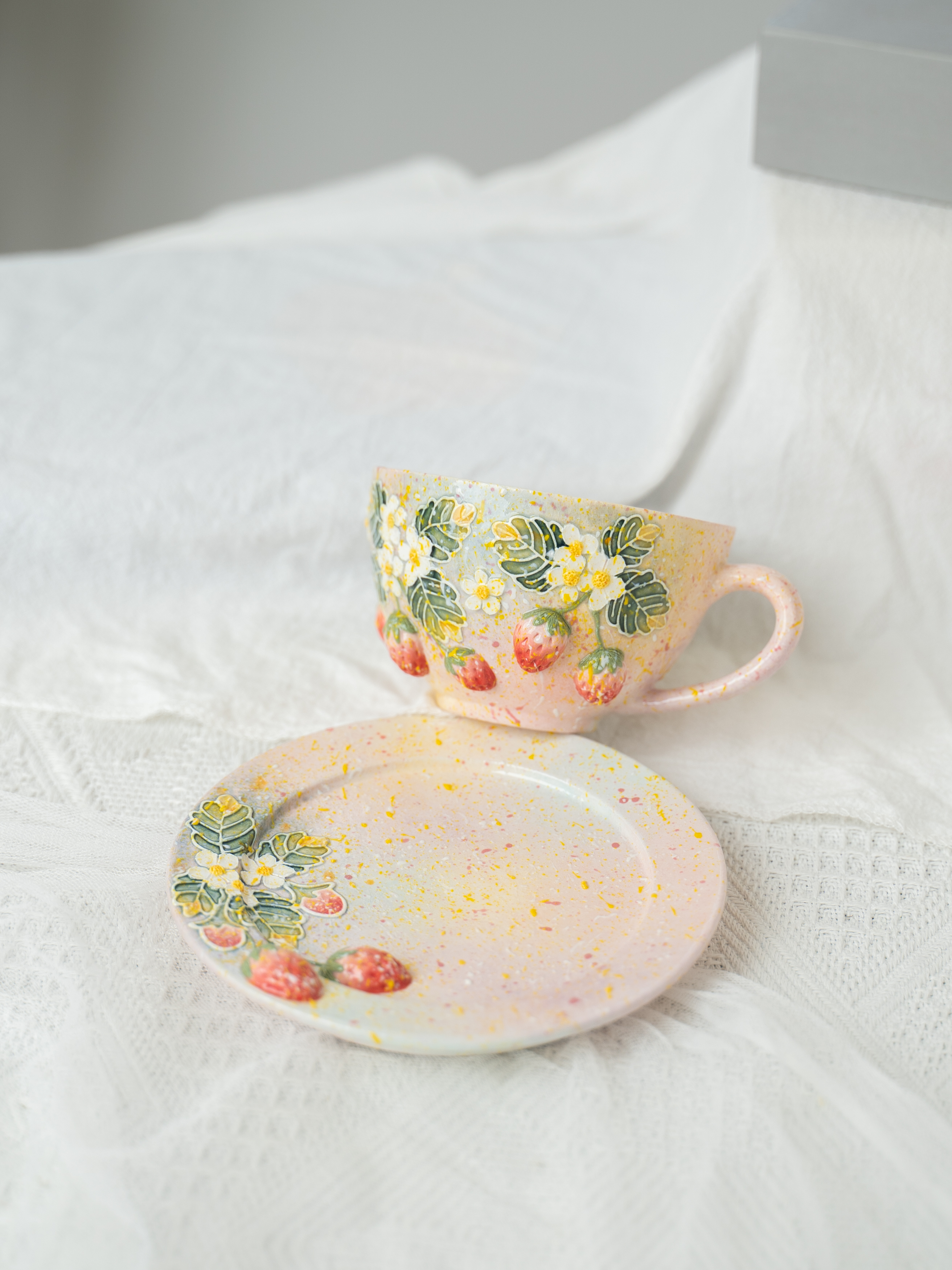 阿瑶 | 立体带枝小花草莓马克杯杯碟