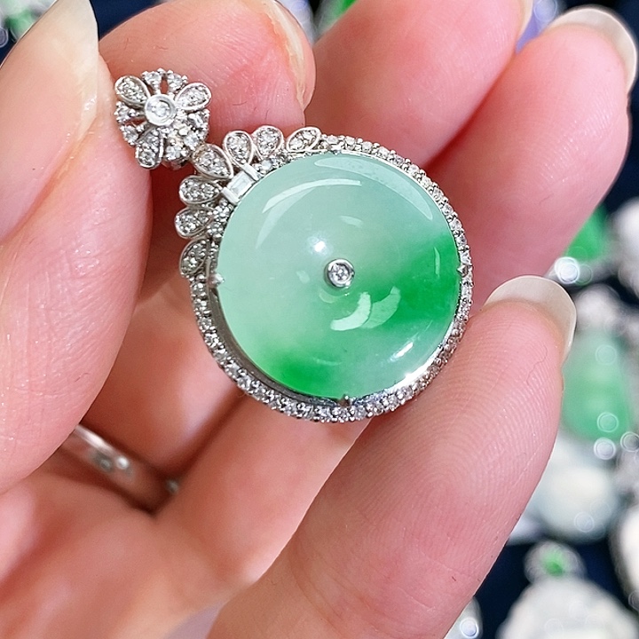 翡翠吊坠(不含链)18K金镶嵌