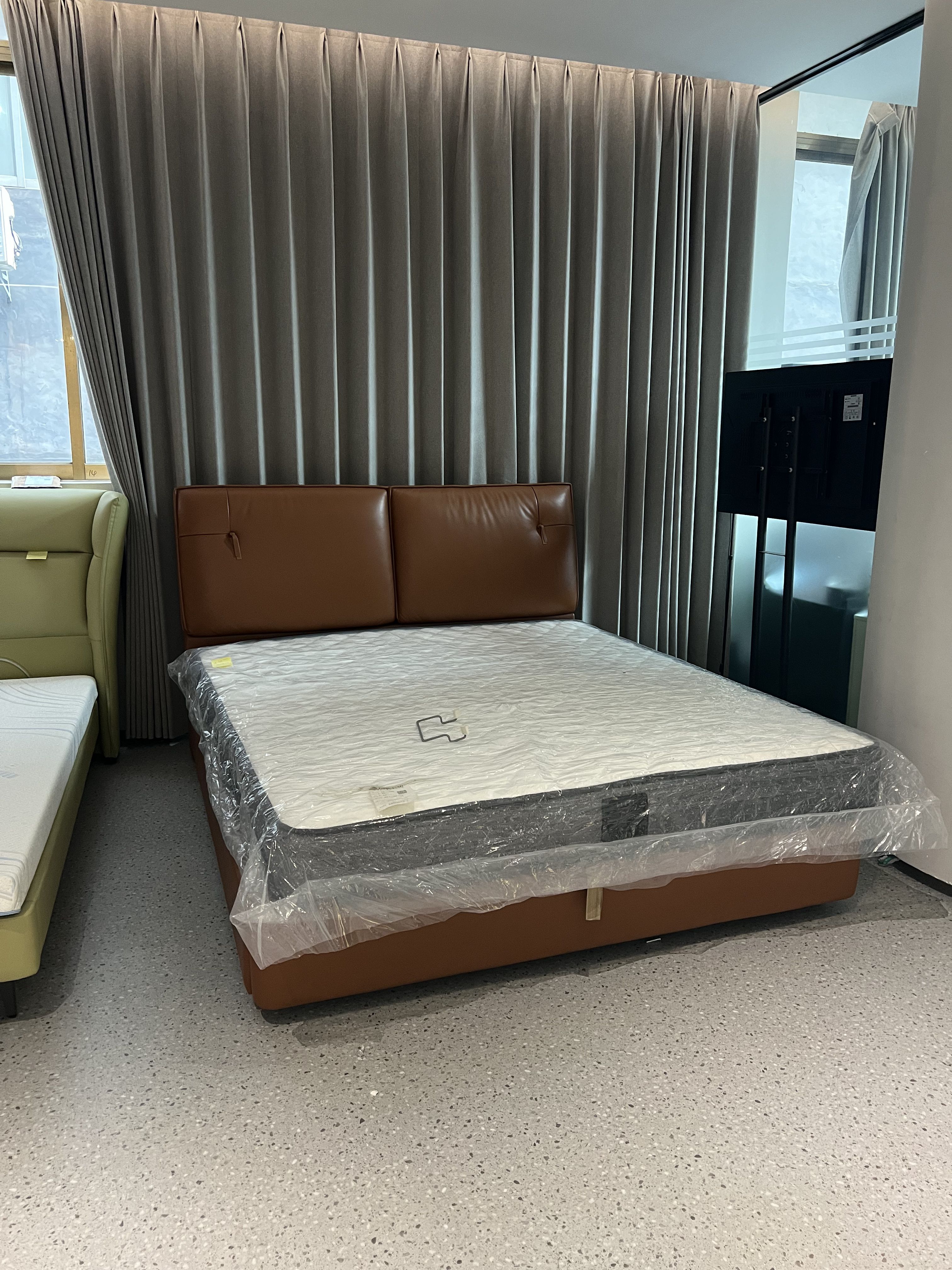 简约意式轻奢软包1.8米双人皮床6315