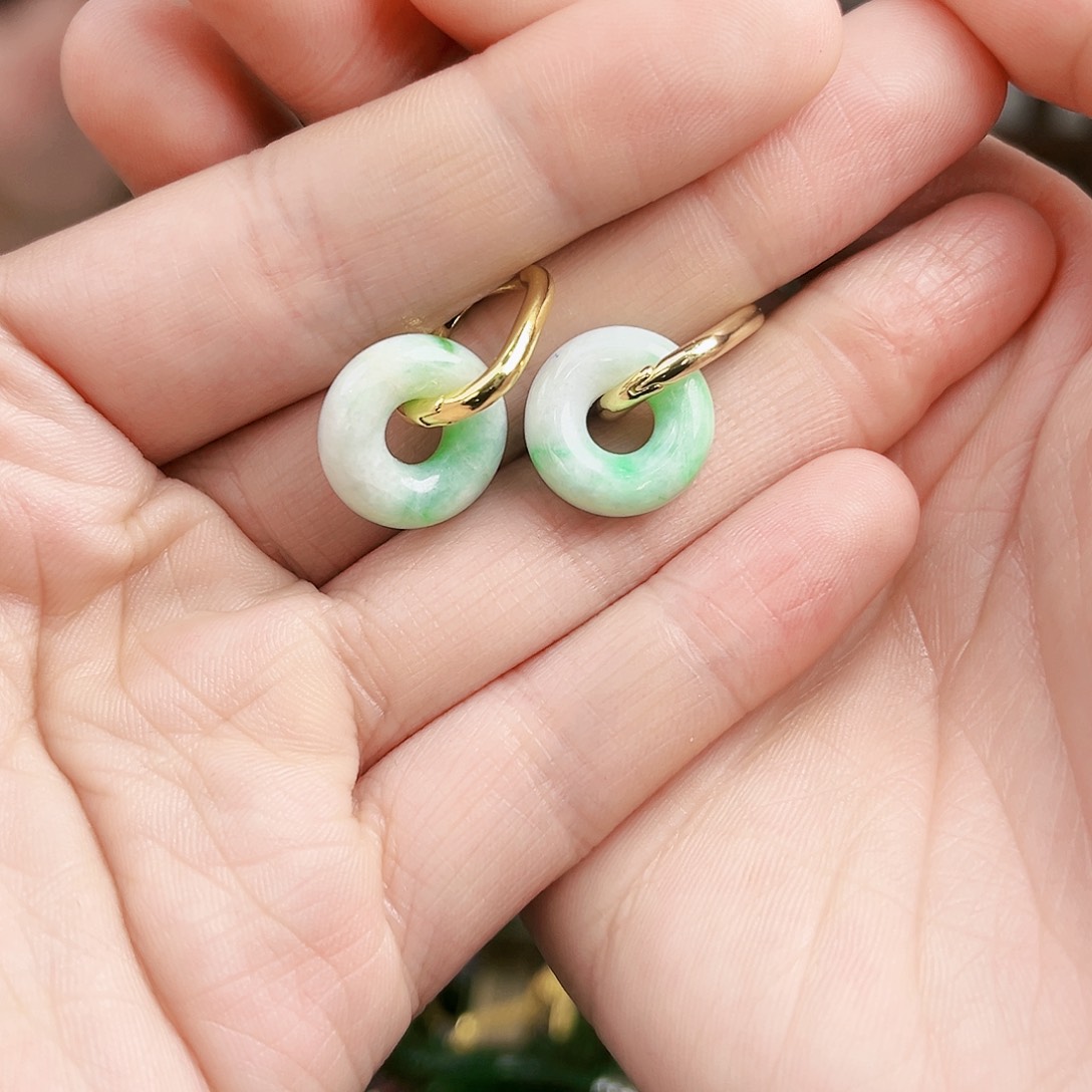 翡翠颈饰未镶嵌耳饰