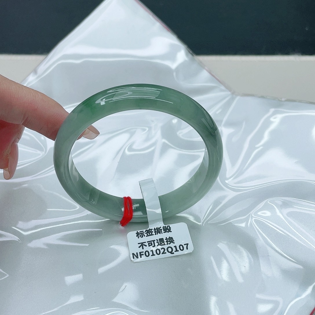 翡翠手镯未镶嵌正53