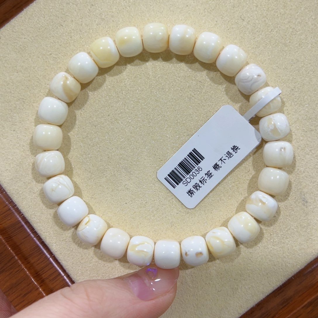 蜜蜡手链未镶嵌小***?8.2m漆白