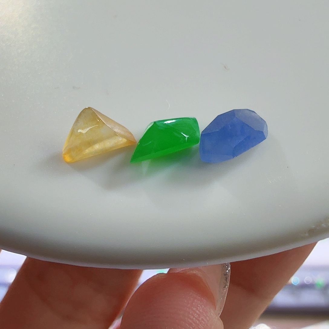 翡翠未镶嵌颈饰裸石