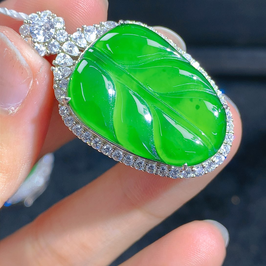 翡翠颈饰银S925镶嵌吊坠