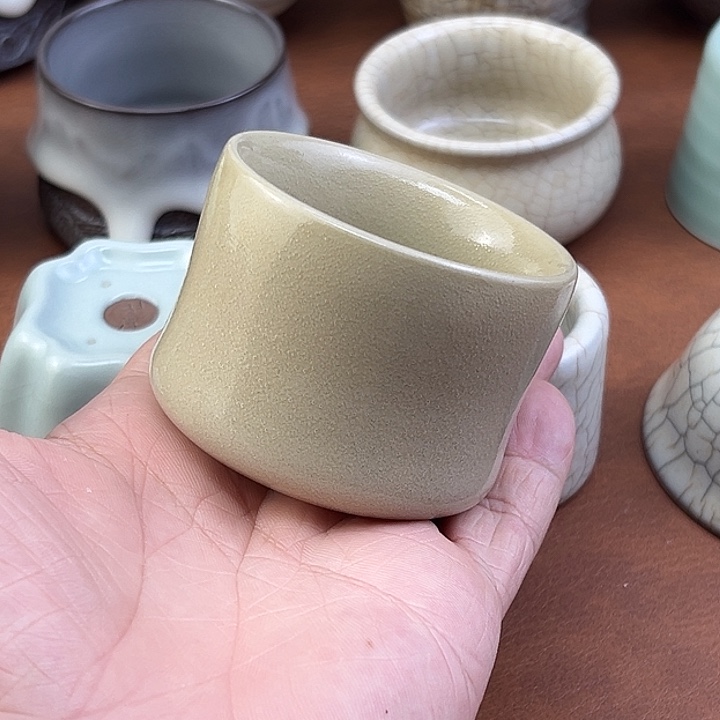 米黄釉扳指杯哈哈哈