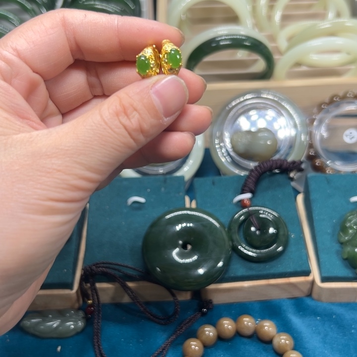 和田玉耳饰未镶嵌耳环