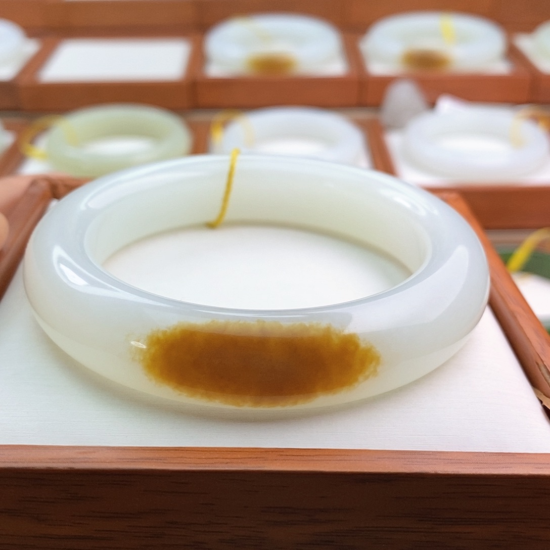 和田玉（糖玉）手镯未镶嵌熙*