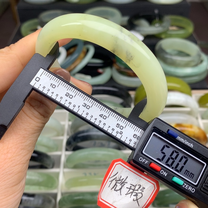 蛇纹石玉未镶嵌手镯753