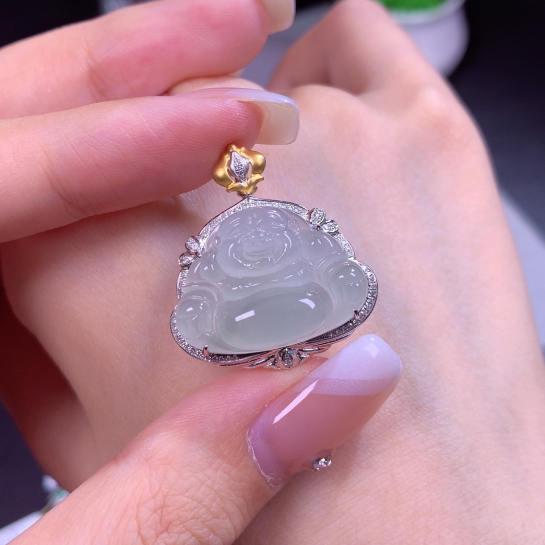 颈饰18K金镶嵌翡翠佛公