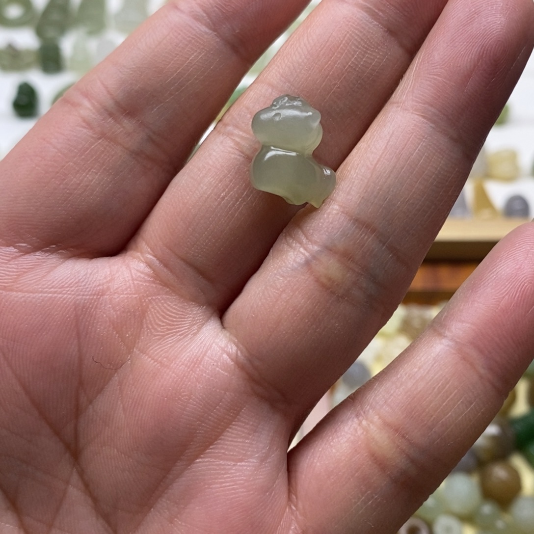 小***园和田玉未镶嵌颈饰