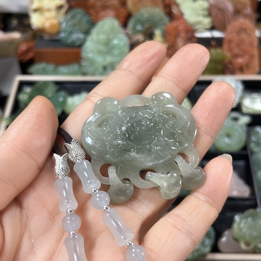 蛇纹石玉颈饰未镶嵌