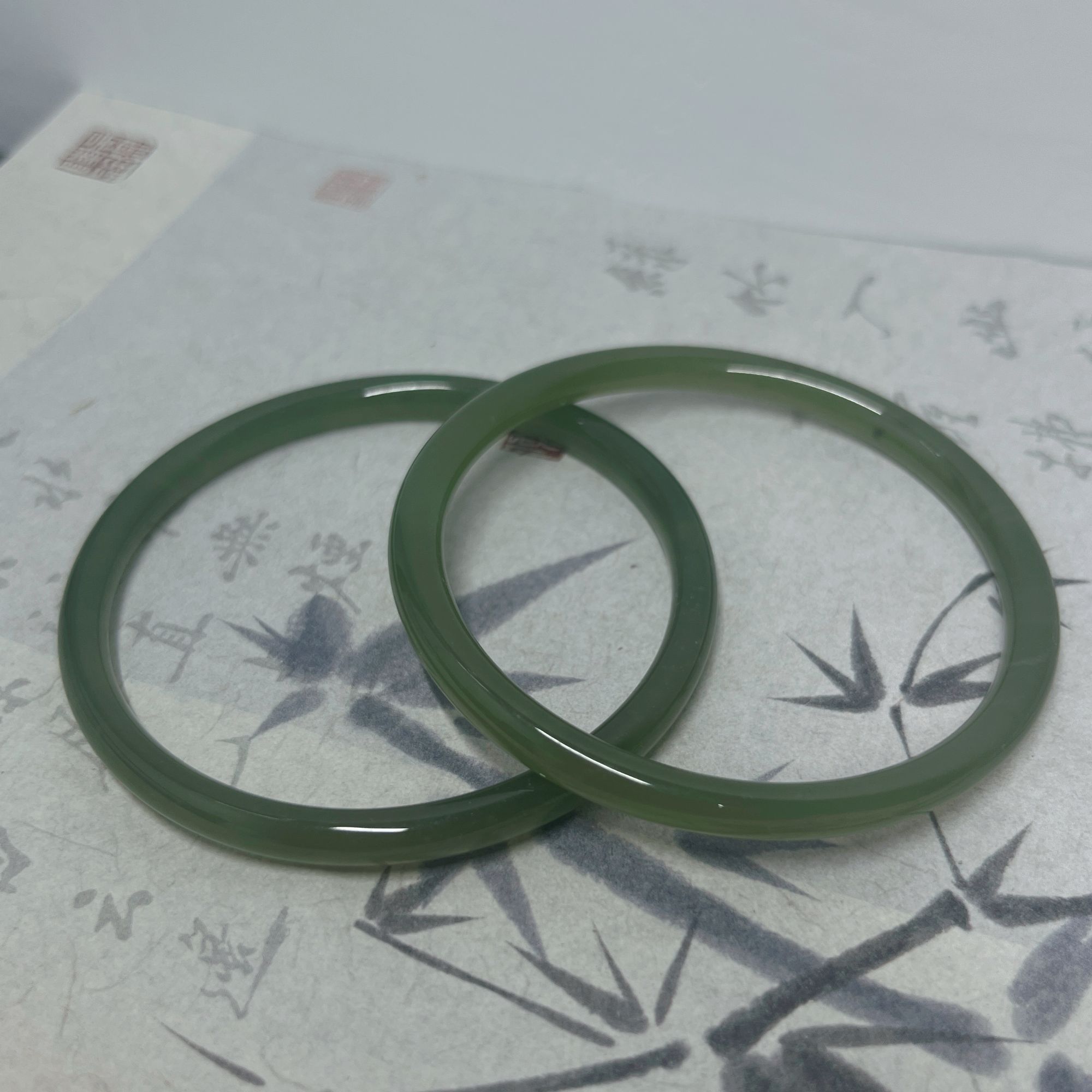 【湖水绿】天然和田玉湖水绿叮当镯绿色冰透女款多样性发其一