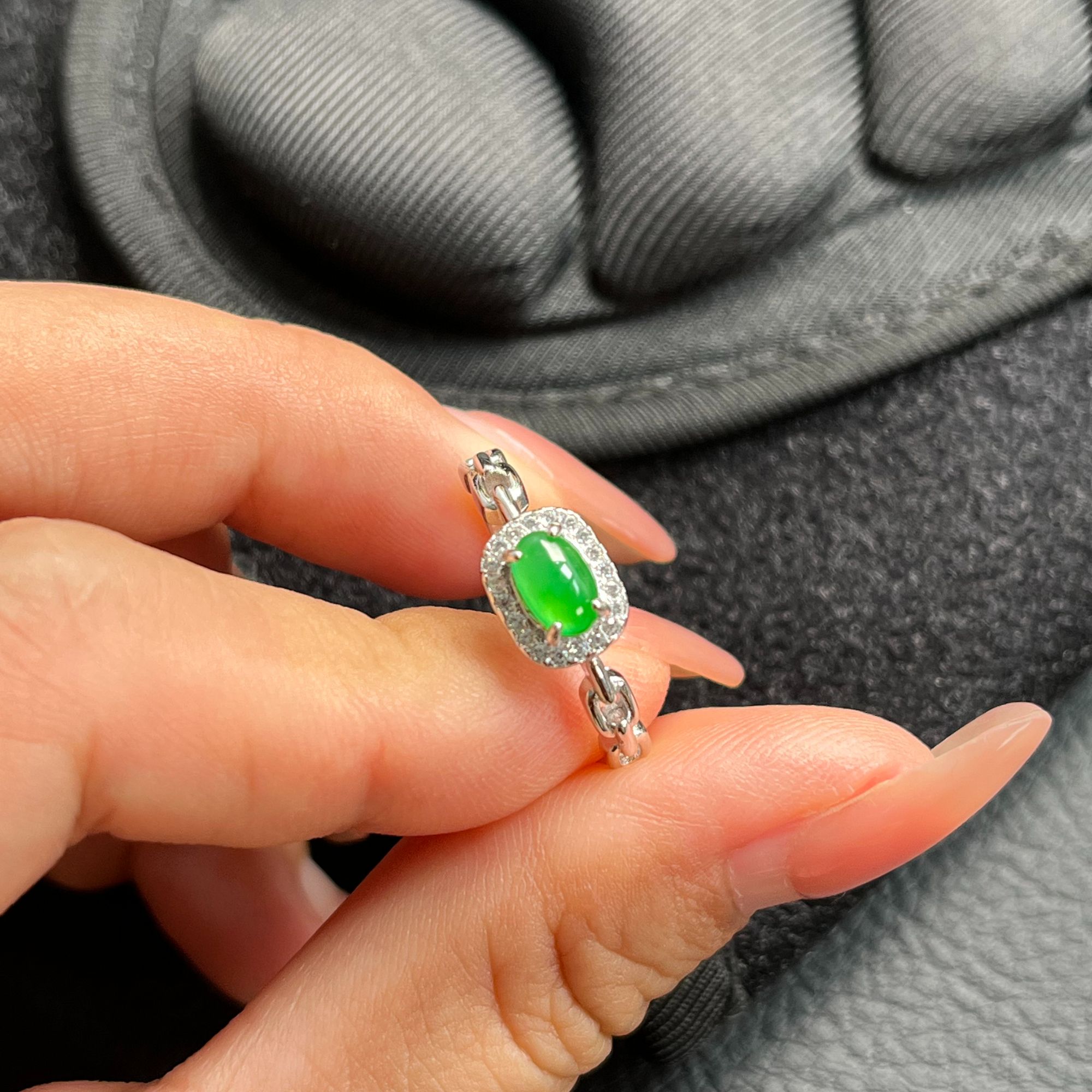 925银镶嵌 缅甸天然翡翠A货 冰种 翠绿戒指尺寸 6。3.7。2.5