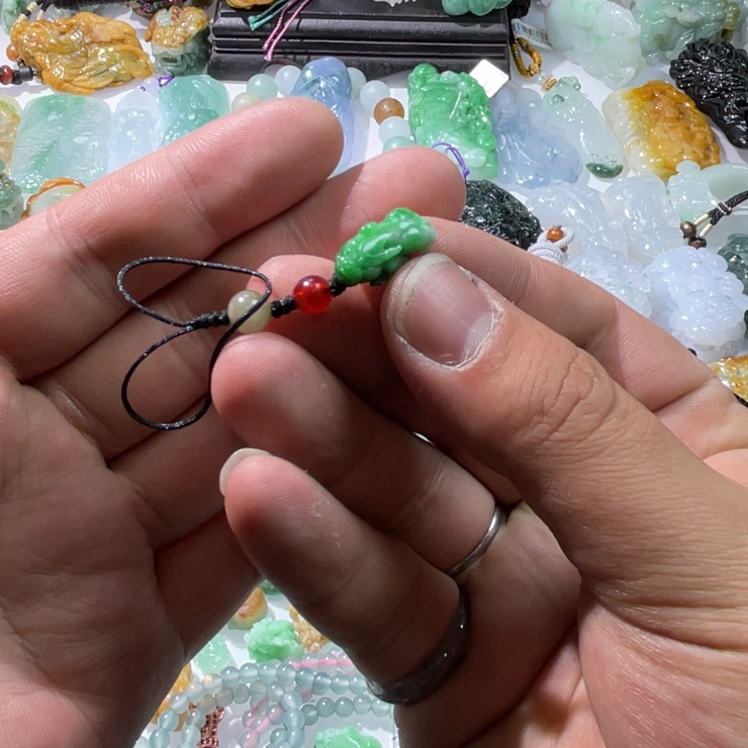 翡翠颈饰未镶嵌天然