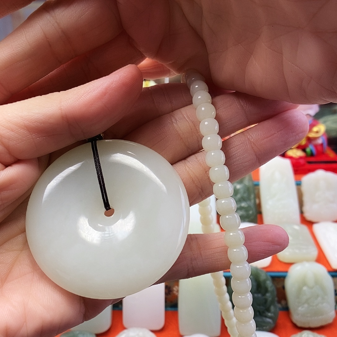 陌***5和田玉未镶嵌颈饰