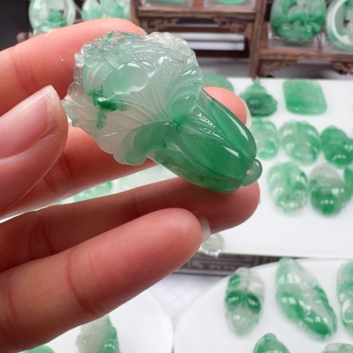 石英质玉颈饰未镶嵌