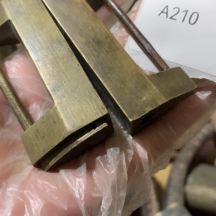 鄺***訴其他陶210号工艺品