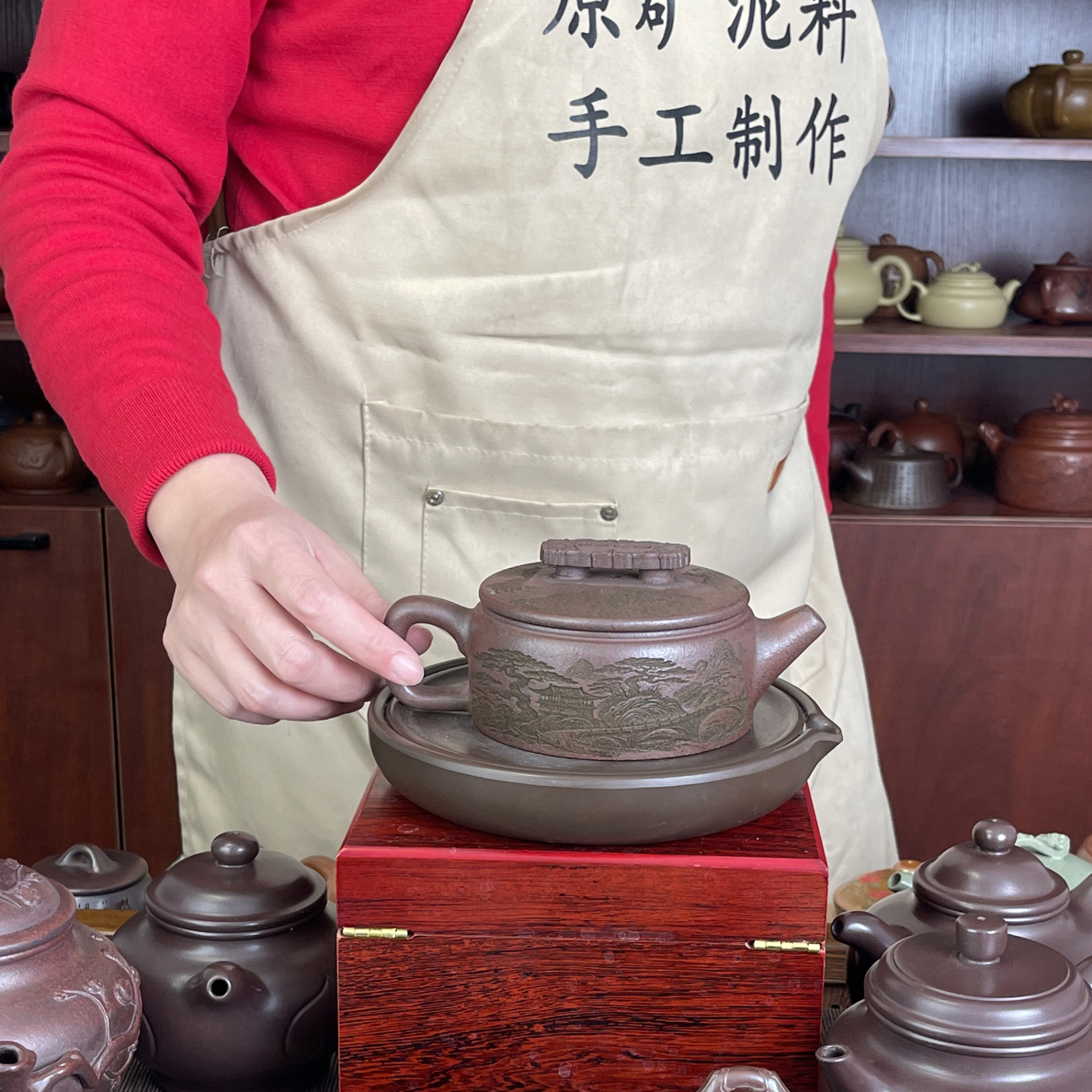 宜兴稀有原矿乌金砂汉瓦紫砂壶（高）