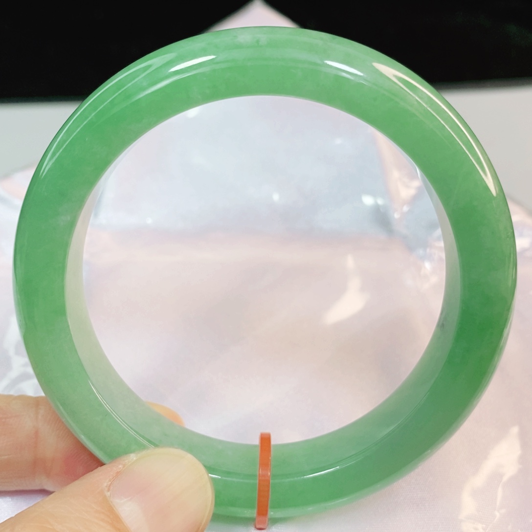 翡翠手镯未镶嵌56圈口正圈