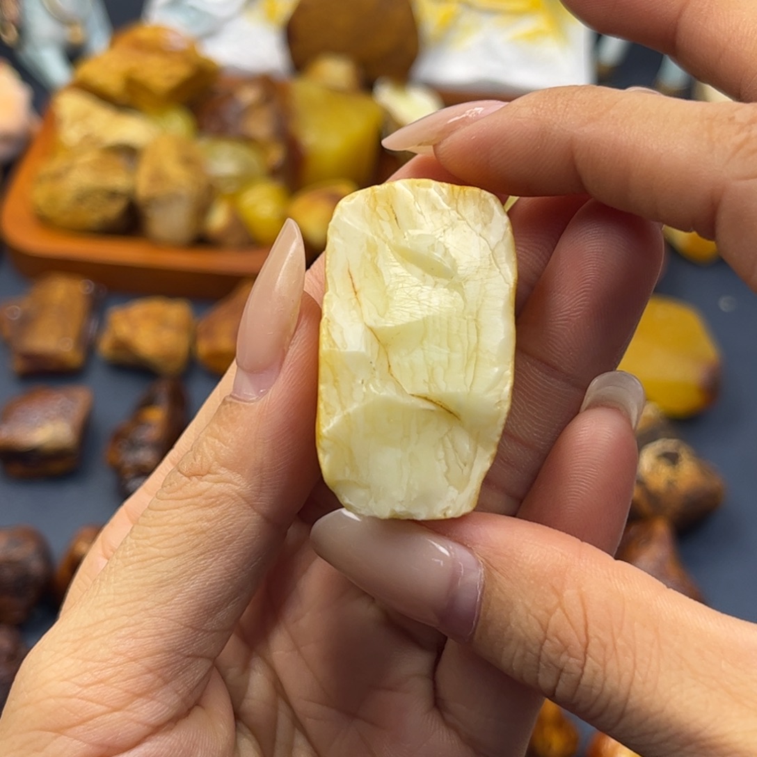 克***汗定制琥珀未镶嵌蜜蜡定制