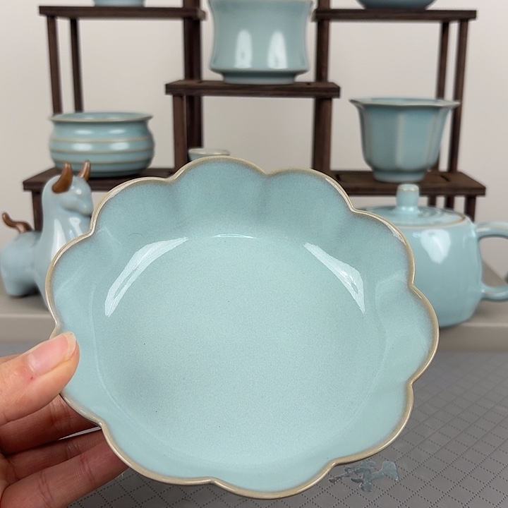 微瑕汝窑天青釉莲花洗