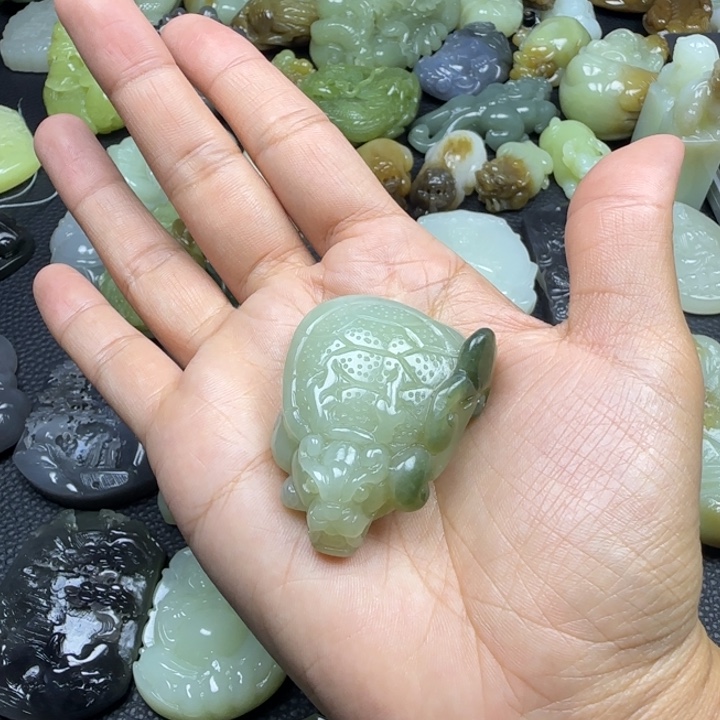 海***r颈饰未镶嵌和田玉