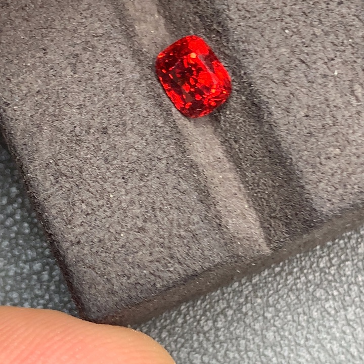 尖晶石裸石绝地武士尖晶1.3ct