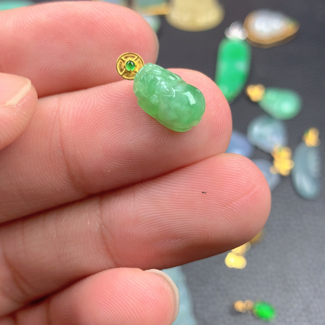 【闪购商品】颈饰18K金镶嵌翡翠翡翠