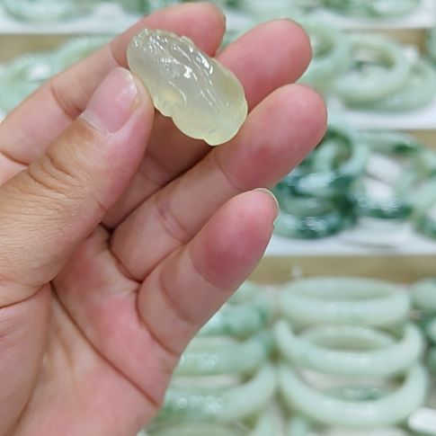 岫玉未镶嵌颈饰岫玉