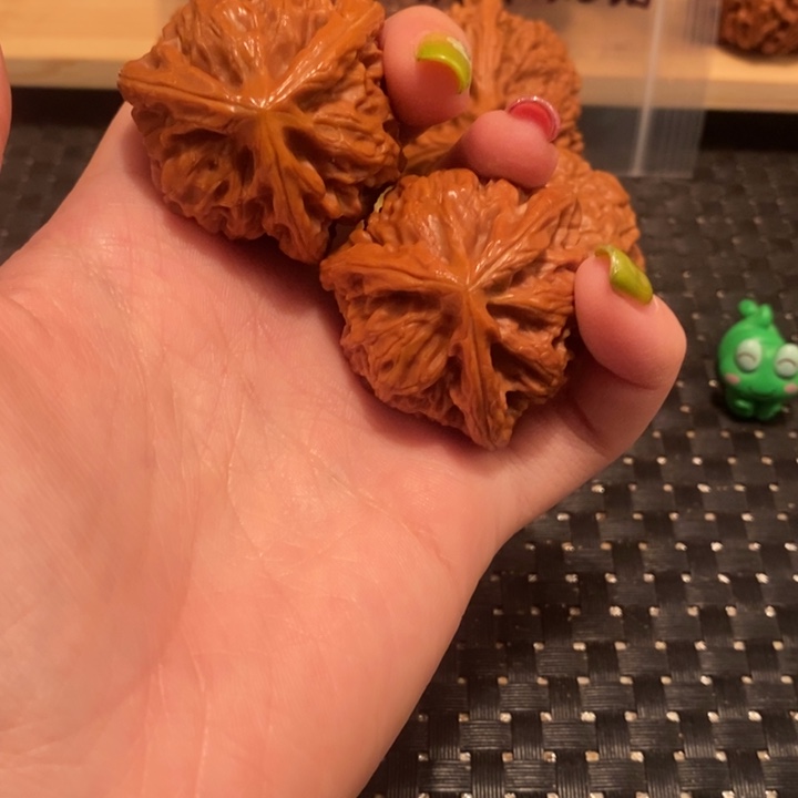 文玩核桃把件诗***泪核桃。宫灯。39.40