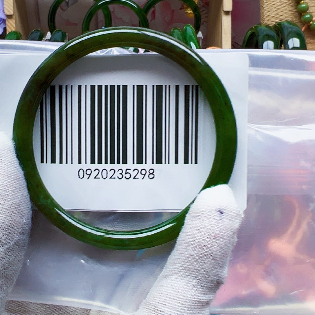 子***青和田玉未镶嵌手镯