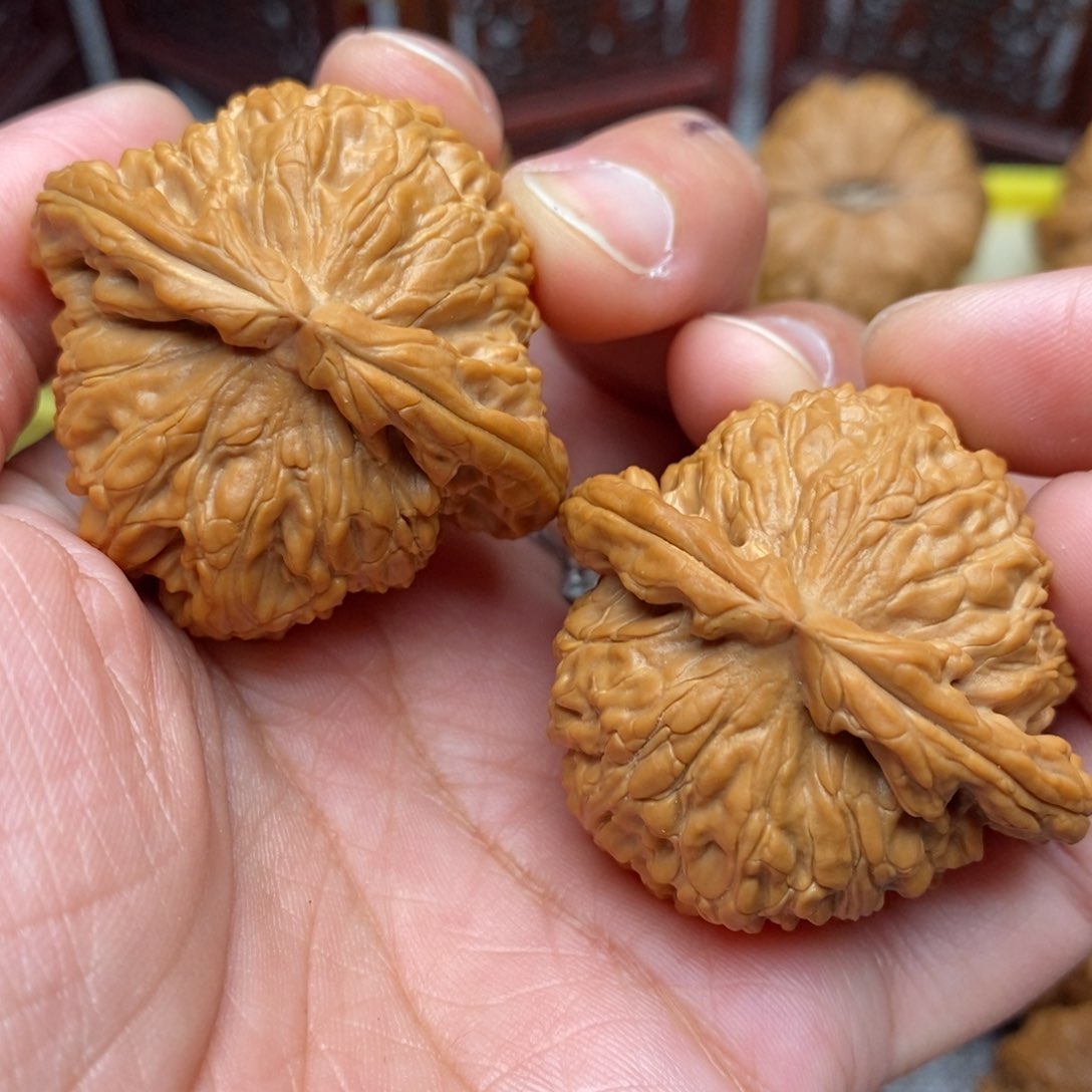 文玩核桃把件全品粗棱白狮子42尺