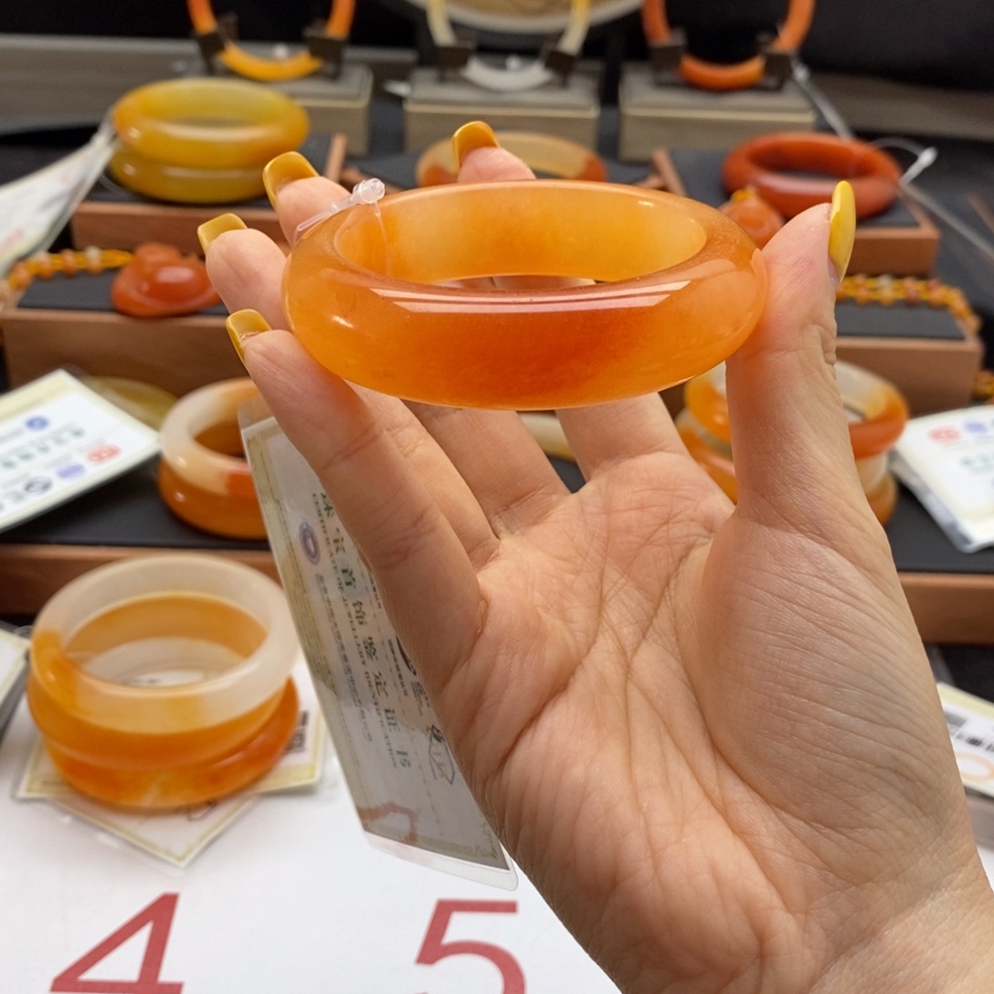 石英质玉（黄龙玉）未镶嵌手镯