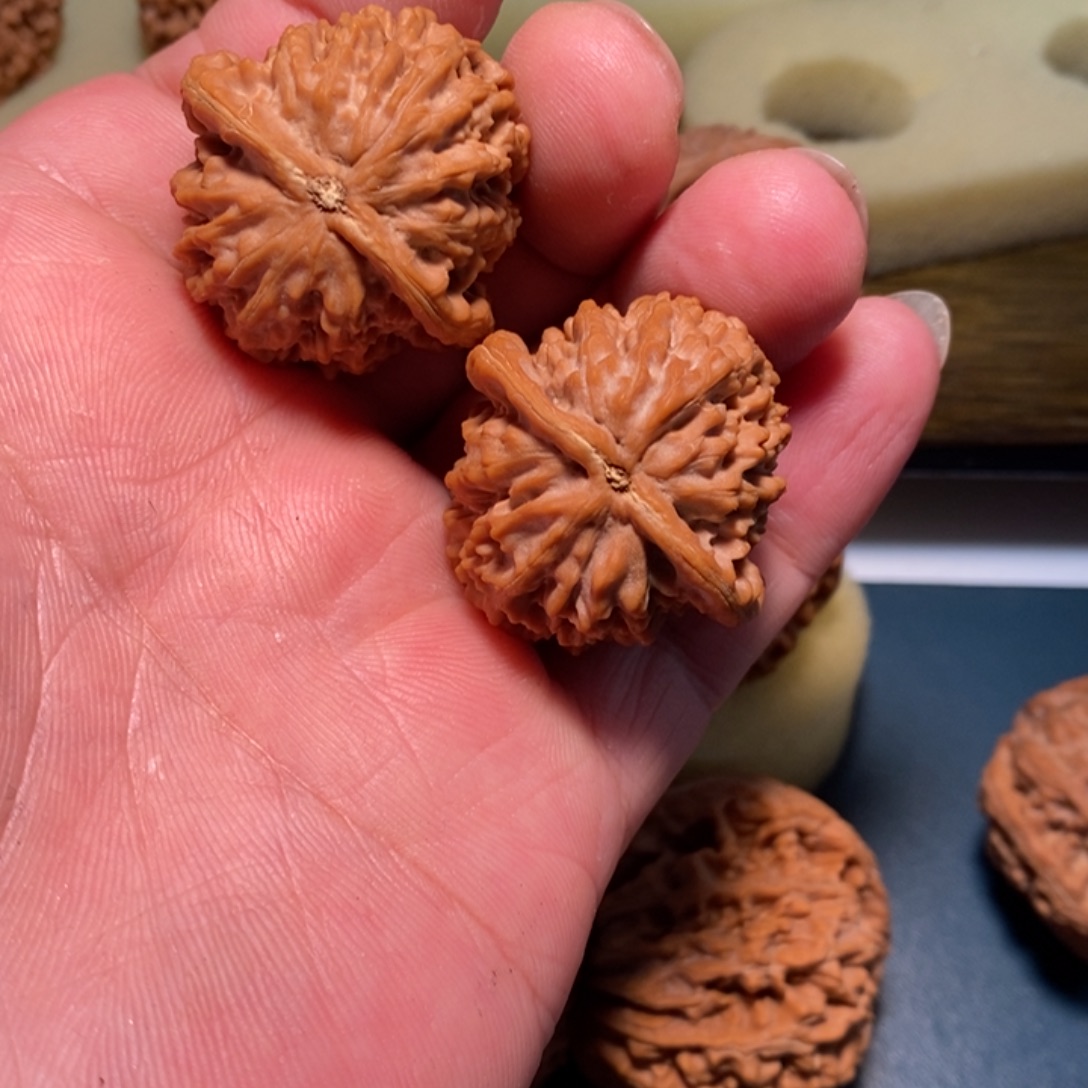 倒***酒文玩核桃吊坠文玩核桃荔枝纹