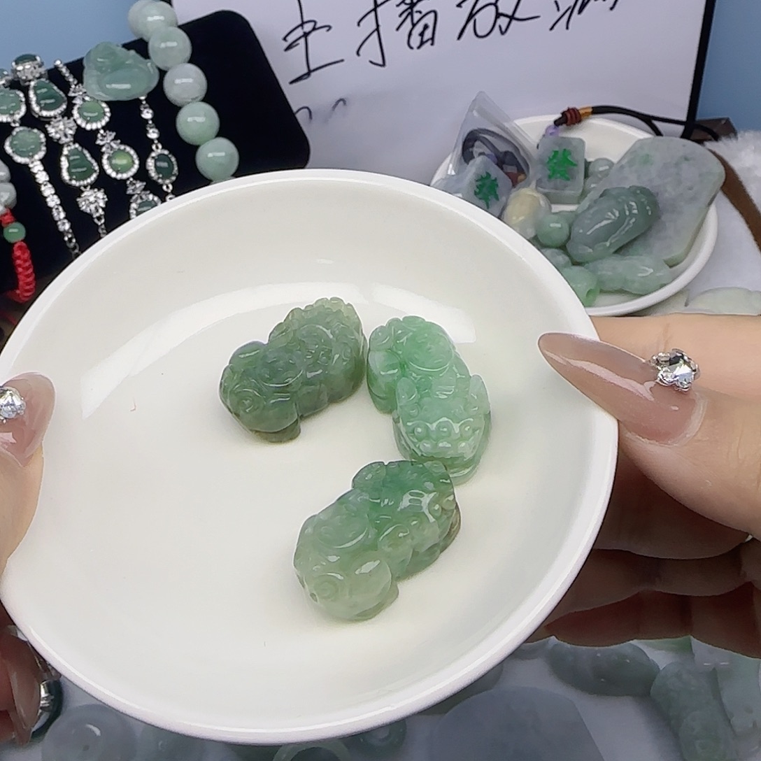 翡翠未镶嵌颈饰微瑕三个no退