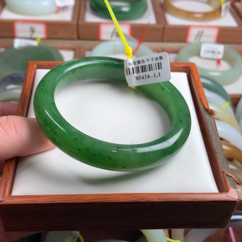 【闪购商品】和田玉手镯未镶嵌58