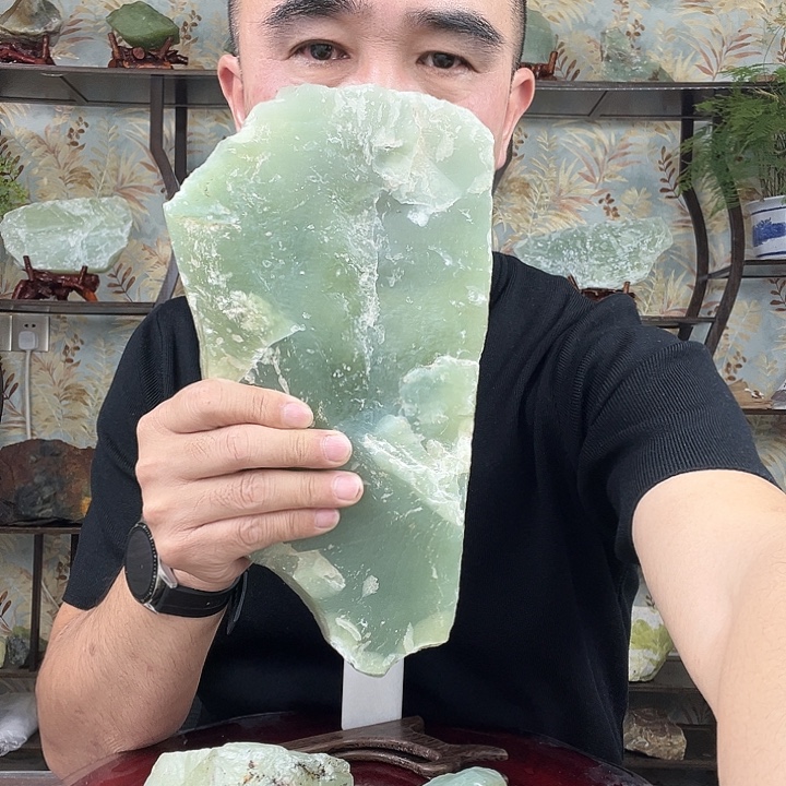叼***哥蛇纹石玉未镶嵌岫玉