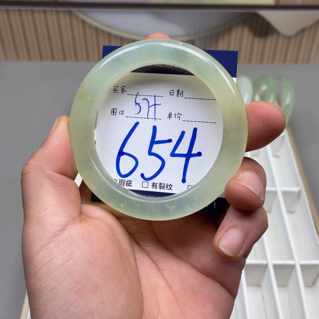 岫玉手镯手镯未镶嵌