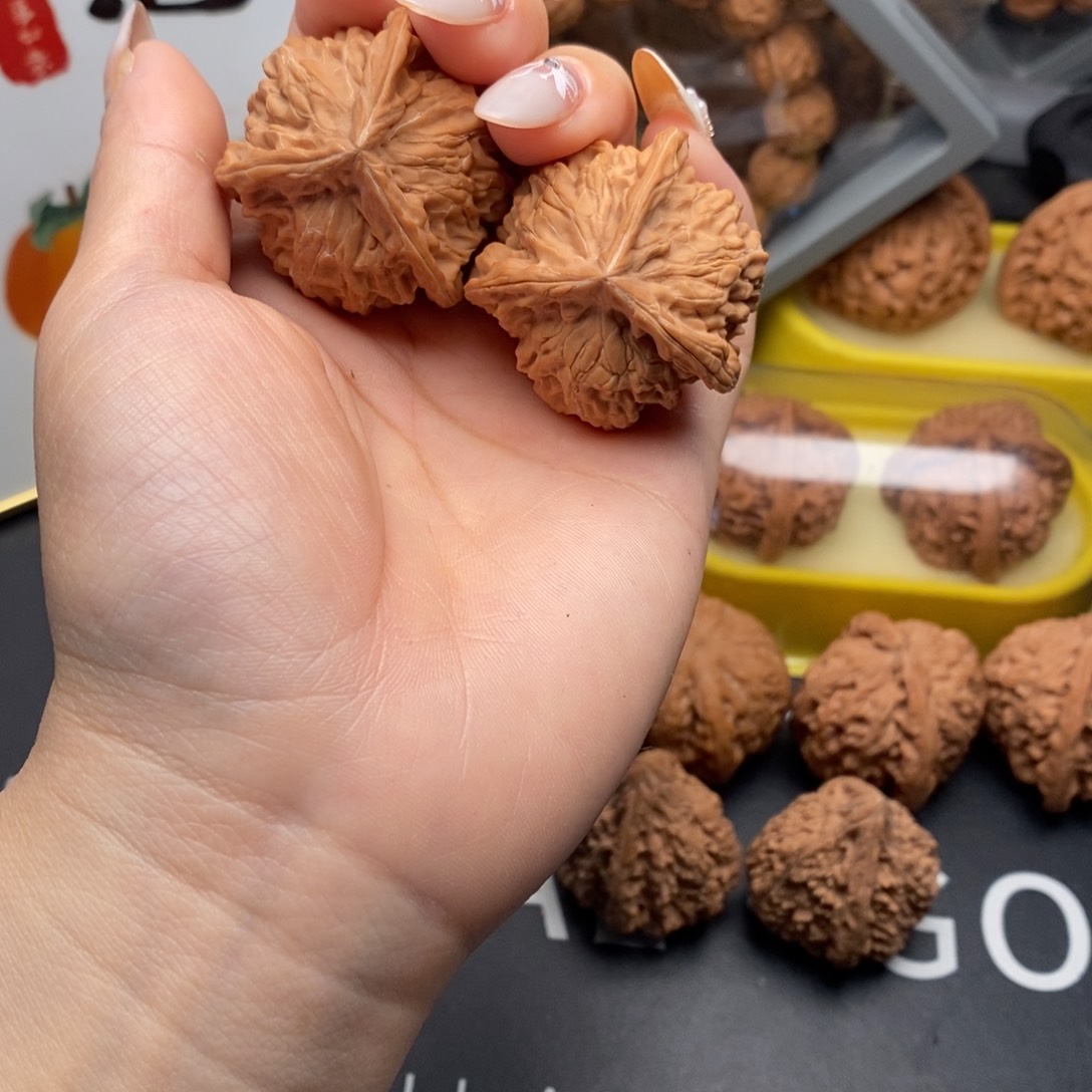 文玩核桃把件盘山三棱38