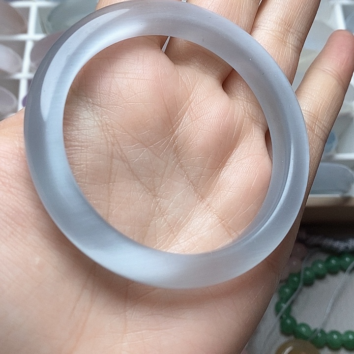 石英质玉手镯未镶嵌