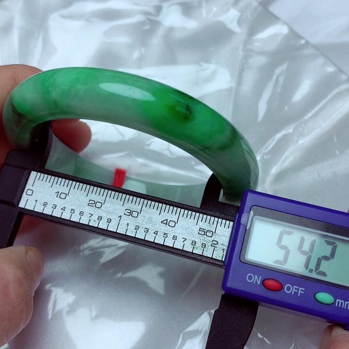 翡翠手镯未镶嵌手镯