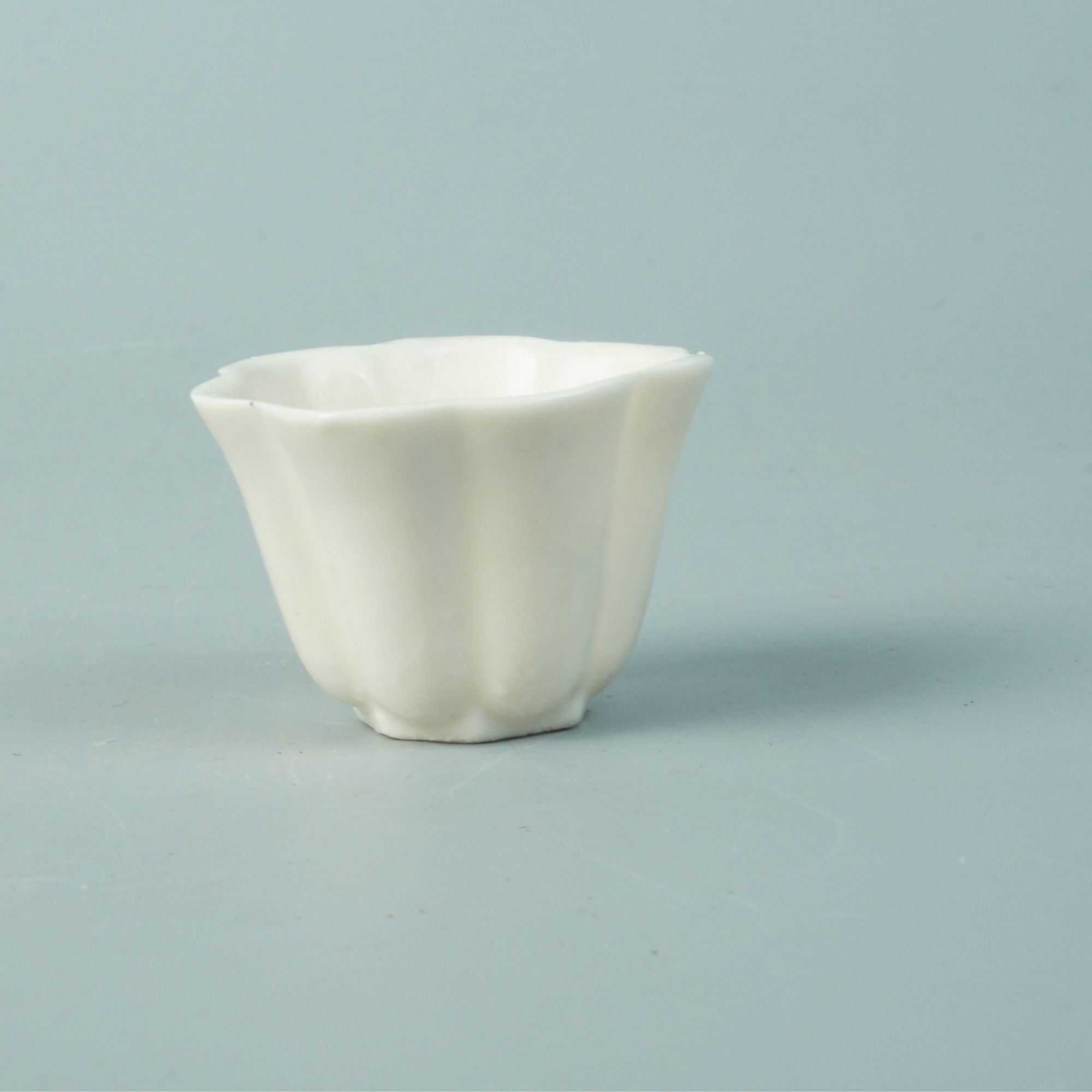 民国 德化窑白釉花口杯 YU202412160529