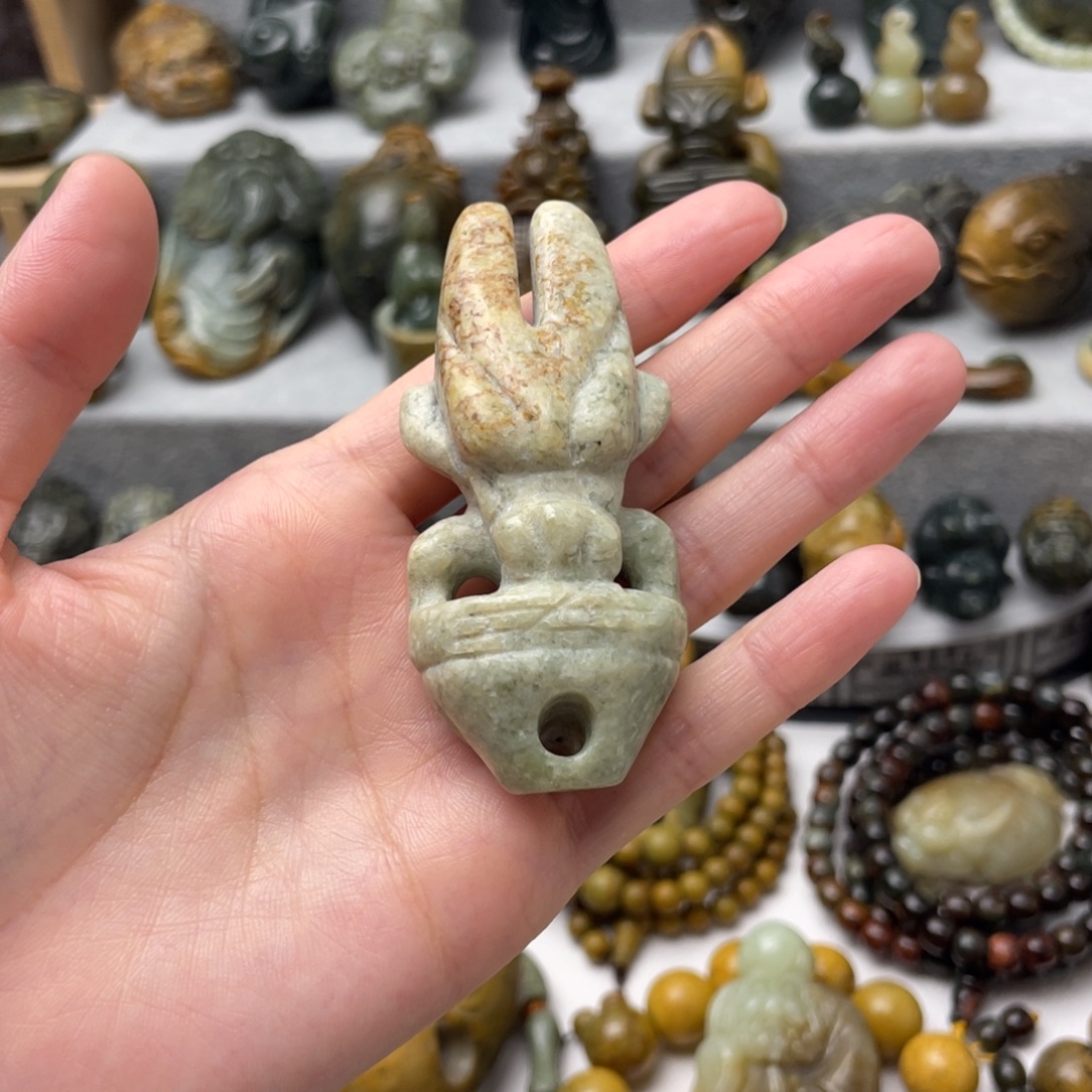 未镶嵌岫岩河磨玉（透闪石质玉）把件