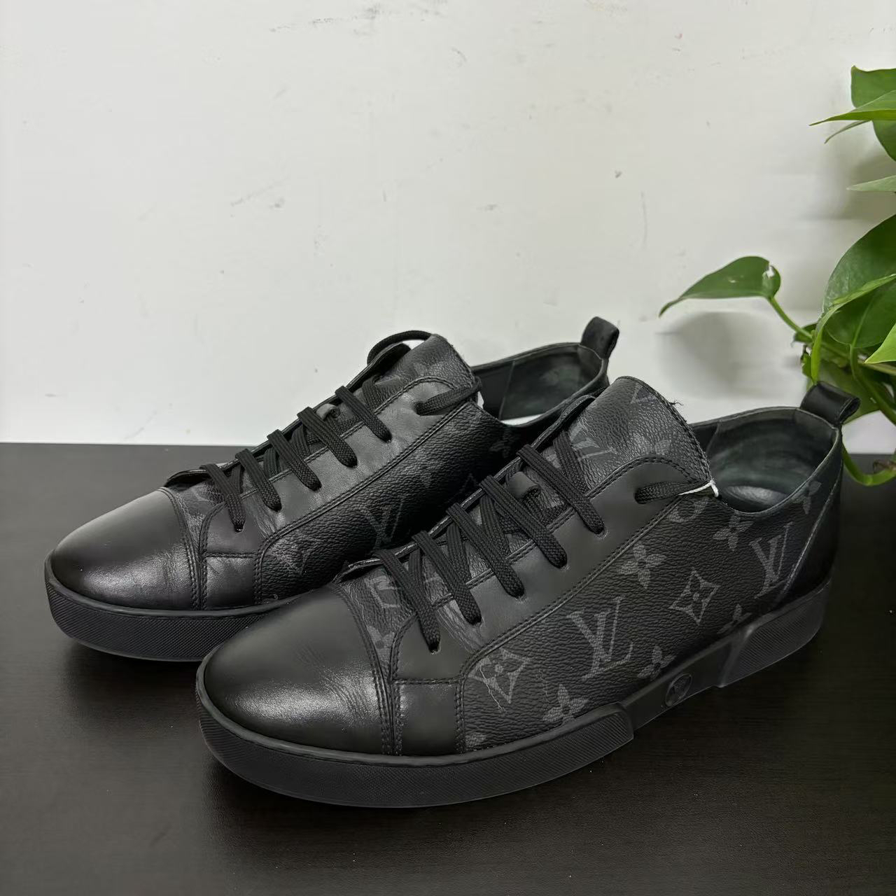 95新 LouisVuitton/路易威登 41欧码黑老花lv板鞋/黑色