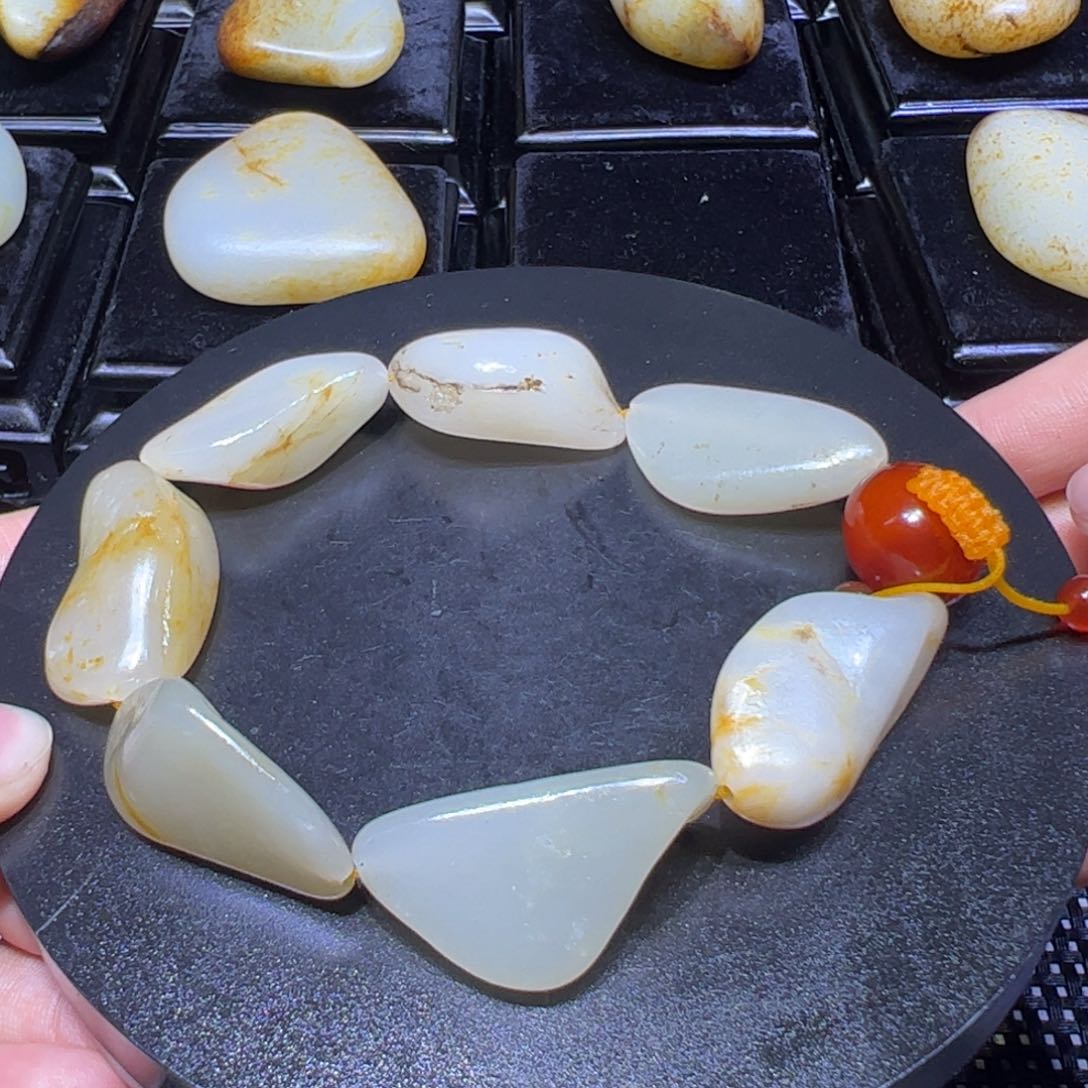 和田玉（子料）未镶嵌颈饰65.8k